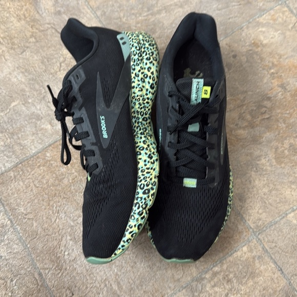 Brooks Launch8, size 11 - green leopard💚🐆 - Picture 4 of 5